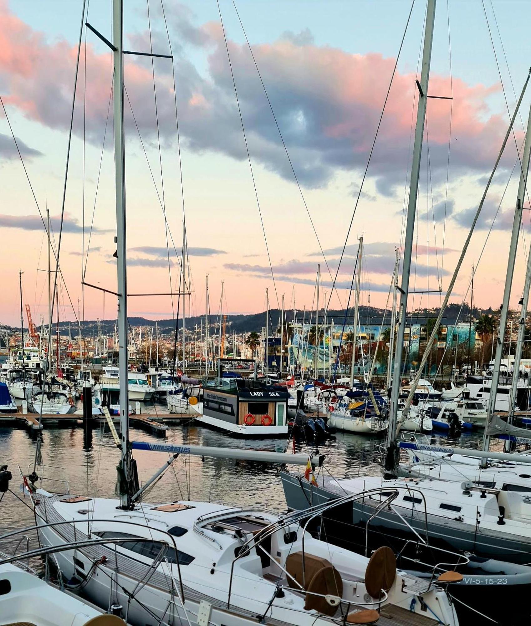 Barco-Apartamento En El Nautico De ヴィーゴ エクステリア 写真